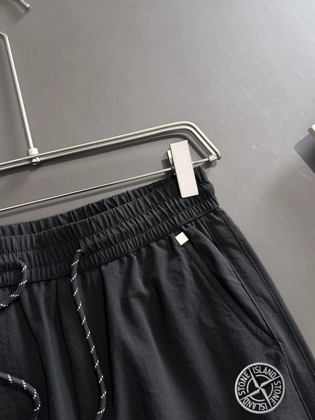 🅿️390 next day shipping Stone Island 2025 spring and summer new elastic band casual pants, thin counter custom fabrics, high breathability and comfort, impeccable details, brand element design concept, reflecting high quality. It feels delicate and soft! It presents a casual cut and the upper body shape is great! Size: M-4XL